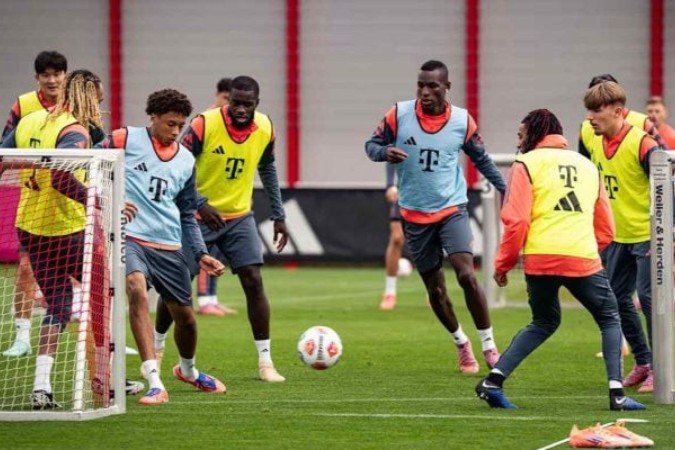 Jogadores do Bayern de Munique durante treinamento da equipe -  (crédito: Foto: Divulgação)