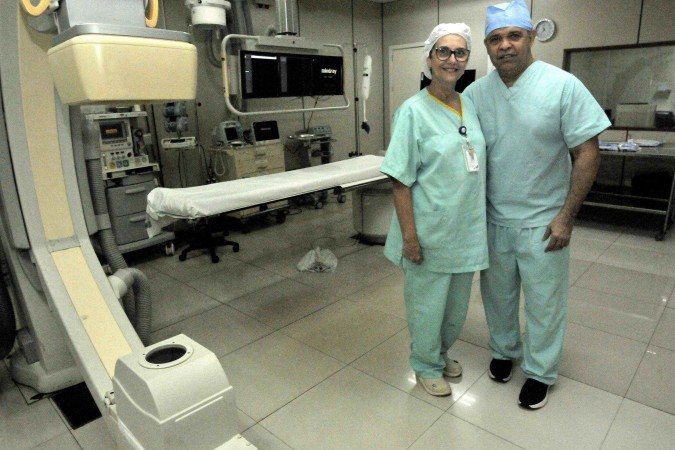 Todas as terças-feiras, Yeda e Joaquim caminham juntos pelo setor da hemodinâmica - (crédito: Marcelo Ferreira/CB/D.A Press) Todas as terças-feiras, Yeda e Joaquim caminham juntos pelo setor da hemodinâmica - (crédito: Marcelo Ferreira/CB/D.A Press)