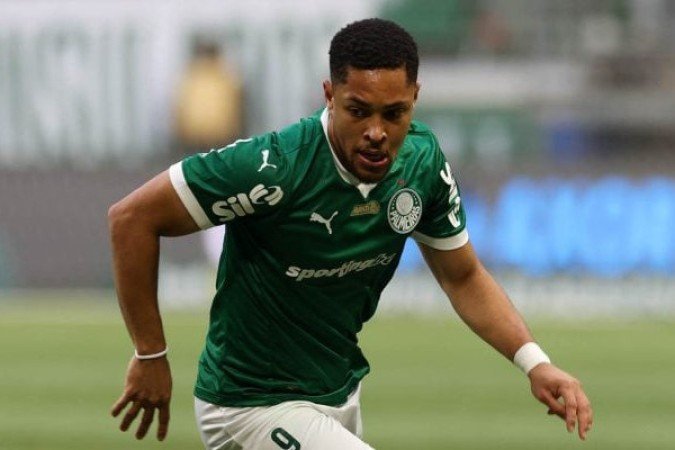 VITOR ROQUE - O atacante foi quem mais apareceu ao longo da primeira etapa, saindo bastante da área e apresentando bastante movimentação. No segundo tempo, apareceu logo de cara para empatar o jogo e conseguiu ser uma peça importante no setor ofensivo até a virada alviverde. Nota: 7 - Foto: Cesar Greco/Palmeiras