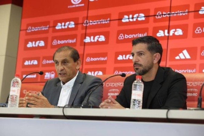 Ramón Díaz foi apresentado como novo técnico do Internacional ao lado do filho e auxiliar, Emiliano Díaz - (crédito: Foto: Ricardo Duarte / Internacional) Ramón Díaz foi apresentado como novo técnico do Internacional ao lado do filho e auxiliar, Emiliano Díaz - (crédito: Foto: Ricardo Duarte / Internacional)