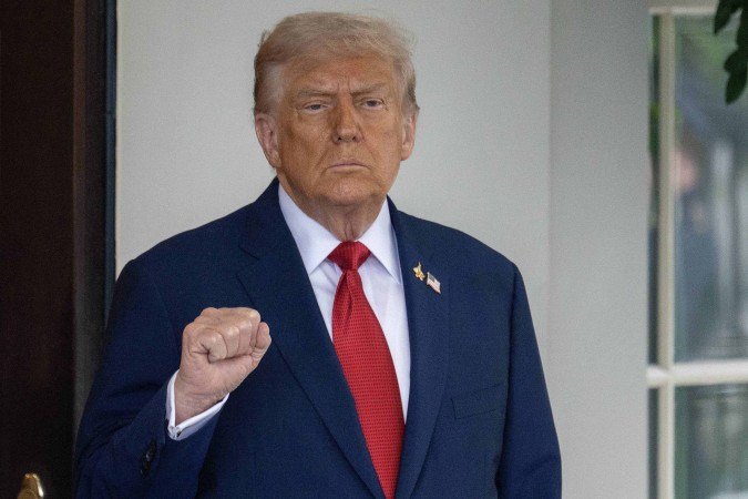 Donald Trump defende política tarifária para fortalecer a economia americana e manter liderança em inteligência artificial, afirmando que a China depende mais dos EUA -  (crédito:  AFP)