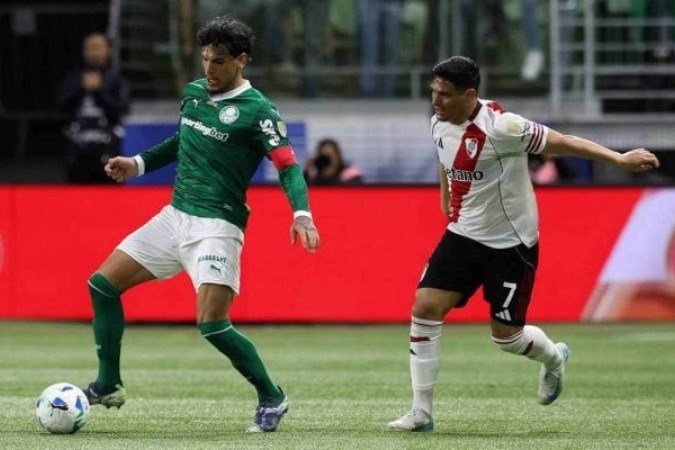 Gustavo Gómez mostra ferimento no olho após partida contra o River Plate -  (crédito: Foto: Reprodução/instagram)