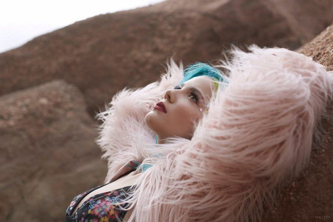 Halsey critica gravadora e dispara sobre pressão para superar Taylor Swift - (crédito: TMJBrazil) Halsey critica gravadora e dispara sobre pressão para superar Taylor Swift - (crédito: TMJBrazil)