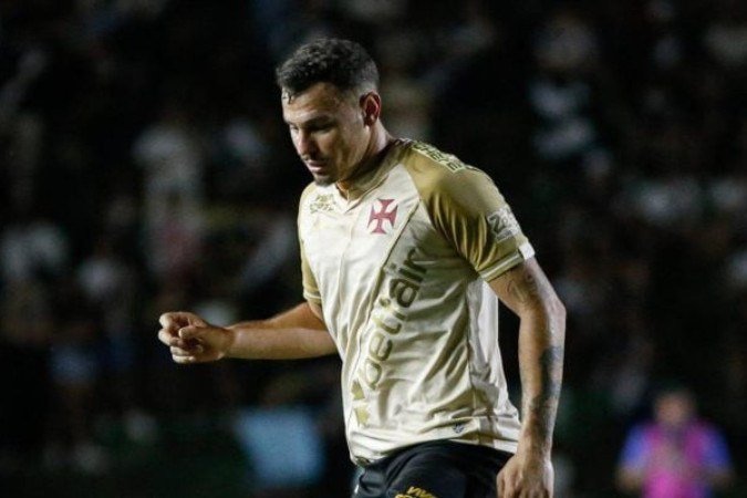 Hugo Moura fala sobre atuação como zagueiro e volante em vitória do Vasco -  (crédito: Foto: Matheus Lima/Vasco)