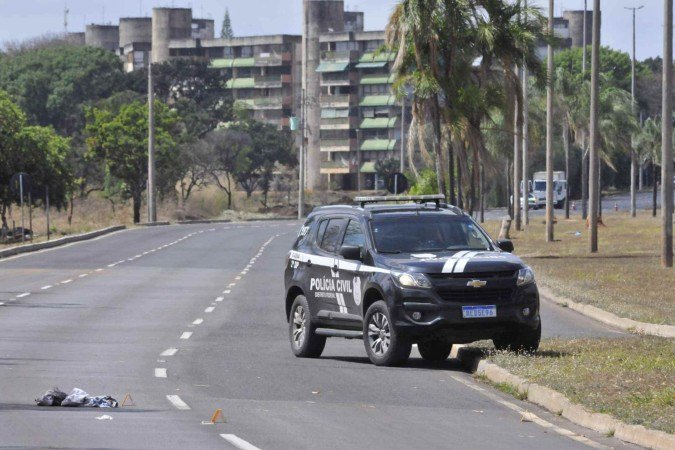 Três pessoas são baleadas na 611 Norte, perto da Colina da UnB  -  (crédito: Marcelo Ferreira/CB)