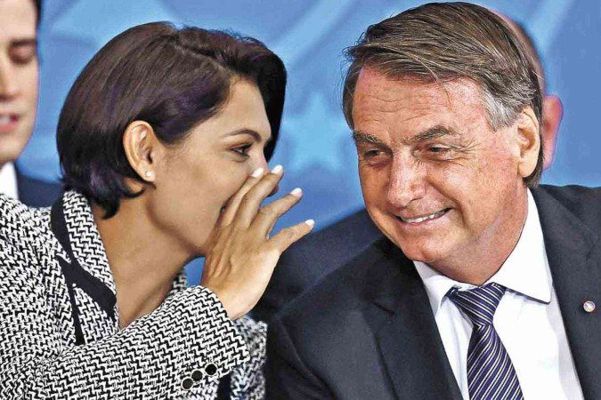 Ao se anunciar disponível para 2026, Michelle Bolsonaro também quis sinalizar
ao Centrão que, se o marido está fora do jogo eleitoral, ela não tem impedimentos - (crédito: EVARISTO SÁ/afp – 32/3/22) Ao se anunciar disponível para 2026, Michelle Bolsonaro também quis sinalizar
ao Centrão que, se o marido está fora do jogo eleitoral, ela não tem impedimentos - (crédito: EVARISTO SÁ/afp – 32/3/22)