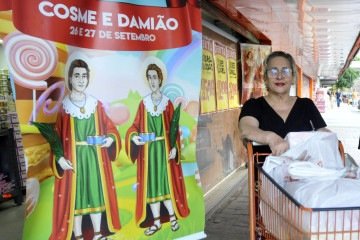 Jandira Menezes passou a dar doces quando o filho foi curado -  (crédito:  Marcelo Ferreira/CB/D.A Press)