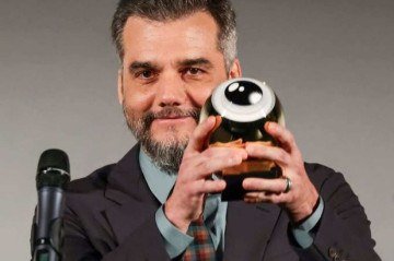 Durante a 21ª edição do Festival de Cinema de Zurique, Wagner Moura exibiu o troféu Golden Eye, prêmio inédito para um sul-americano
