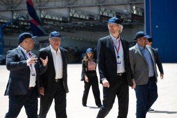O CEO da Latam, Jerome Cadier, durante a inauguração do Hangar 9 no MRO da empresa, ao lado do vice-presidente da República, Geraldo Alckmin -  (crédito: Divulgação LATAM)