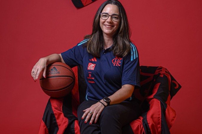 Adriana Lacerda soma mais de 15 anos de experiência entre os esportes olímpicos e o futebol de base do Flamengo -  (crédito: Paula Reis/Flamengo)