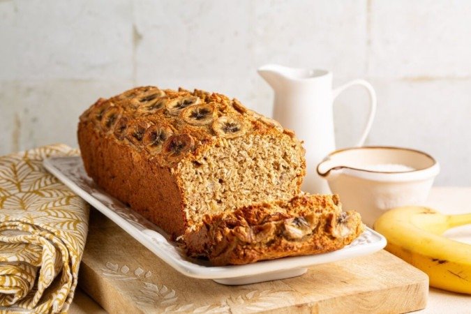 Bolo de banana fit com mel (Imagem: Olga Bombologna | Shutterstock) - (crédito: EdiCase) Bolo de banana fit com mel (Imagem: Olga Bombologna | Shutterstock) - (crédito: EdiCase)