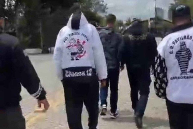 Torcidas organizadas do Corinthians visitam CT e cobram postura dos jogadores - (crédito: Foto: Reprodução) Torcidas organizadas do Corinthians visitam CT e cobram postura dos jogadores - (crédito: Foto: Reprodução)