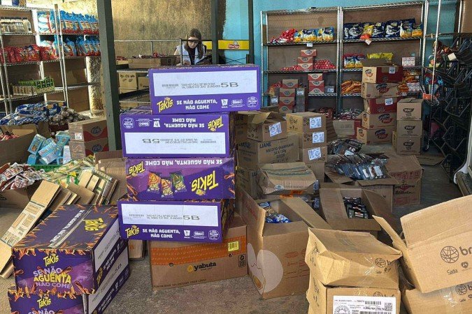 Cerca de 3.000 kg de produtos alimentícios foram encontrados - (crédito: Foto: Reprodução/Vigilância Sanitária) Cerca de 3.000 kg de produtos alimentícios foram encontrados - (crédito: Foto: Reprodução/Vigilância Sanitária)