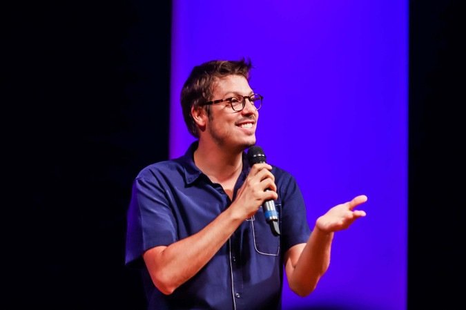 Em Histórias do Porchat, o humorista traz relatos inusitados de viagens que fez ao redor do mundo -  (crédito: Divulgação)