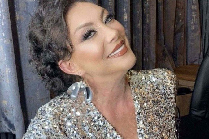Cantora famosa cai de cobertura e morre aos 51 anos na Turquia