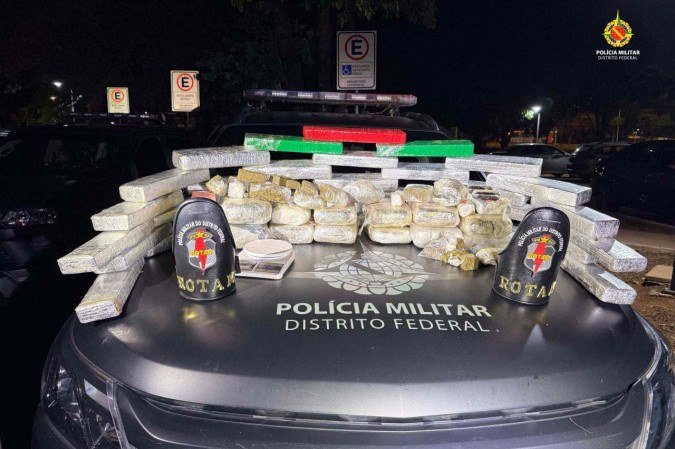 Polícia Militar prende traficante com 50 kg de maconha e prensas no Sol Nascente -  (crédito: PMDF/Divulgação )