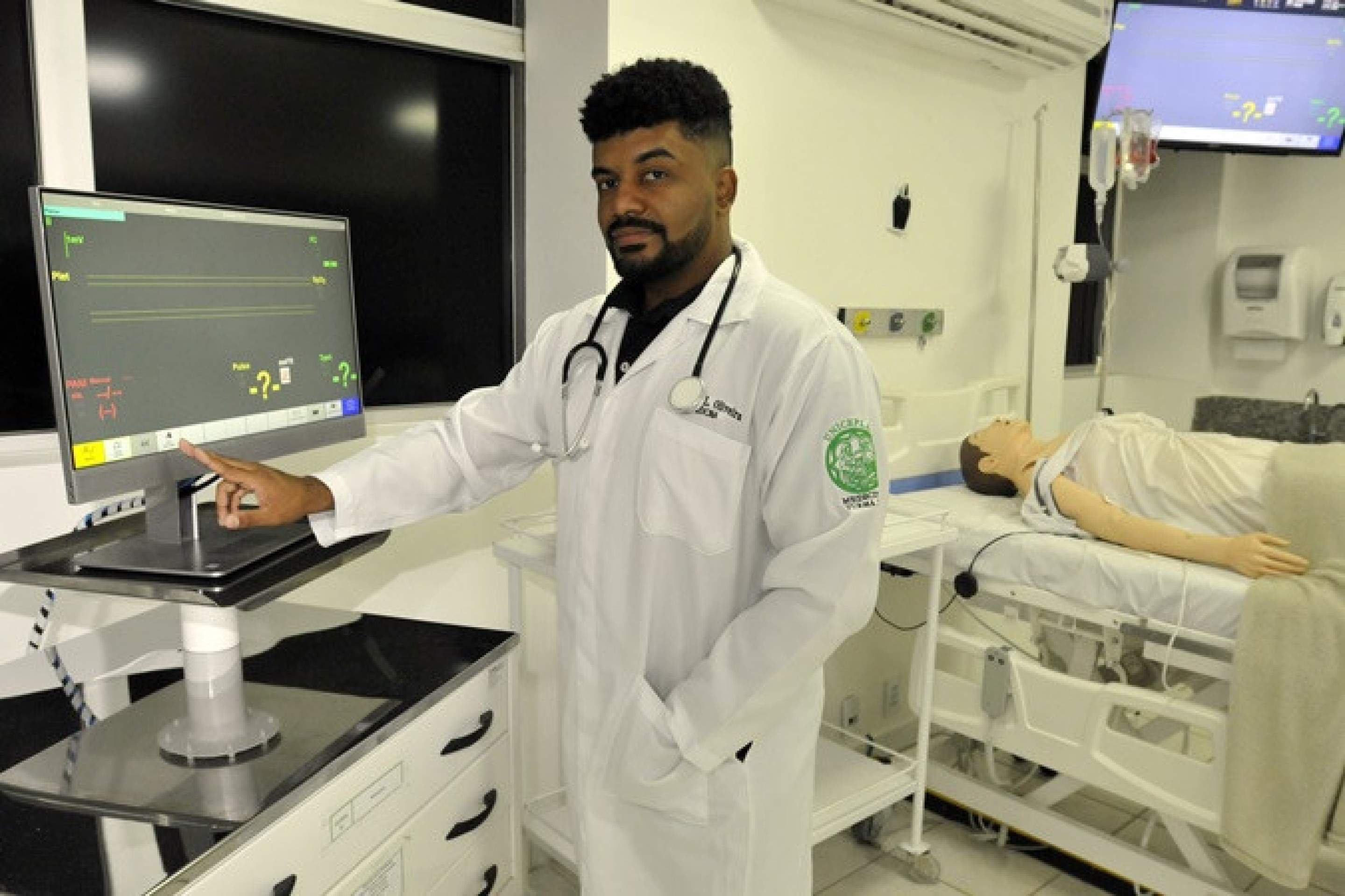 Da feira ao diploma: aluno de medicina apresenta trabalho em congresso internacional