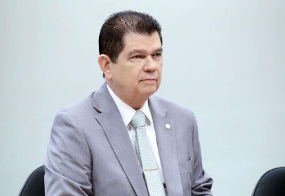 Mauro Benevides Filho (PDT-CE) sofreu um AVC e está em recuperação. A equipe do parlamentar afirmou que o estado de saúde dele é estável e não tem sequelas aparentes -  (crédito: Pablo Valadares/Câmara dos Deputados)