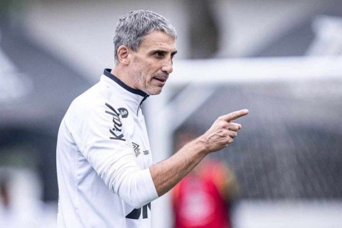 Com desfalques, Vojvoda fará mudanças no Santos para enfrentar o Bragantino - (crédito: Raul Baretta/ Santos FC.) Com desfalques, Vojvoda fará mudanças no Santos para enfrentar o Bragantino - (crédito: Raul Baretta/ Santos FC.)