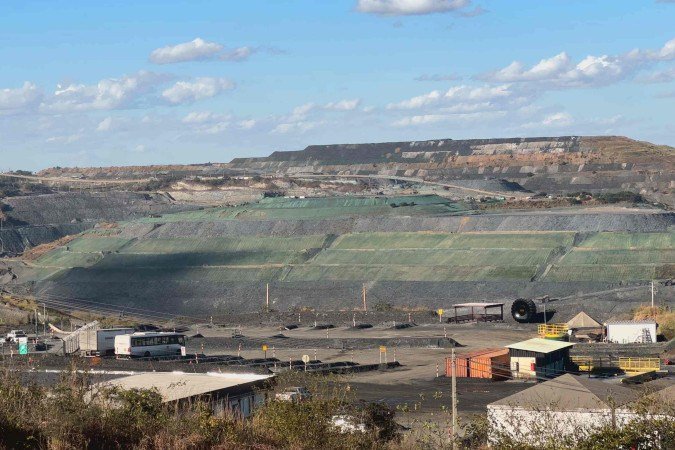 Vista da Mina Morro do Ouro, da mineradora canadense Kinross em Paracatu, Minas Gerais: barragem gigante -  (crédito: Escritório de Advocacia Barreto Dolabella/Divulgação)