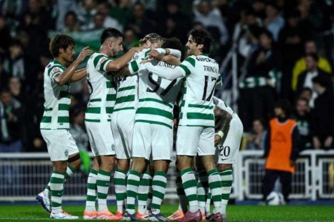 Sporting celebra o golde Luís Suárez, que decidiu o duríssimo 1 a 0 dos lisboetas fora de casa com o Estoril -  (crédito: Foto: Divulgação/Sporting)