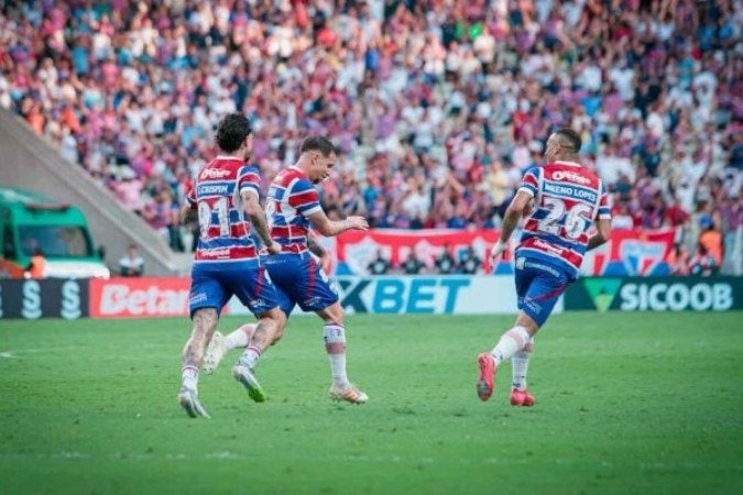 Jogadores do Leão do Pici celebram gol de Lucas Sasha - (crédito: Foto: Mateus Lotif/Fortaleza EC) Jogadores do Leão do Pici celebram gol de Lucas Sasha - (crédito: Foto: Mateus Lotif/Fortaleza EC)