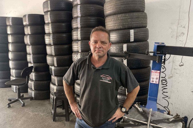 Ronaldo trabalha como borracheiro há mais de 10 anos -  (crédito: Davi Cruz/CB/DA Press)