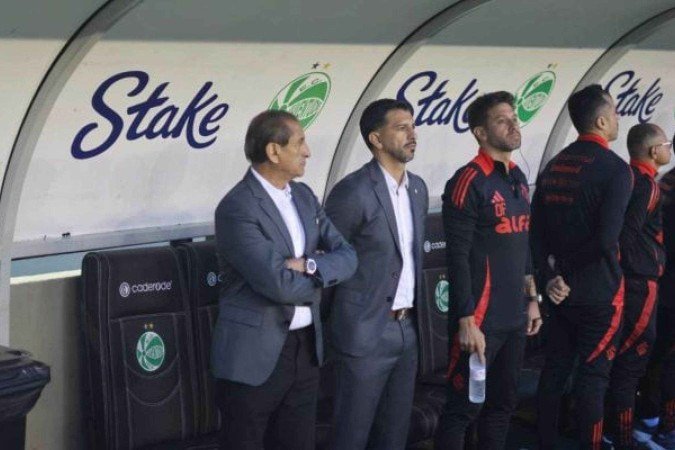 Treinador ao lado de seu filho e auxiliar Emiliano Díaz - (crédito: Foto: Ricardo Duarte / Internacional) Treinador ao lado de seu filho e auxiliar Emiliano Díaz - (crédito: Foto: Ricardo Duarte / Internacional)