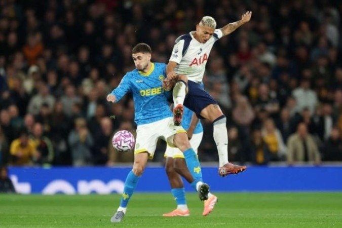 Totties e Wolves empatam em jogo que teve emoção do início ao fim - (crédito: Foto: Richard Pelham/Getty Images) Totties e Wolves empatam em jogo que teve emoção do início ao fim - (crédito: Foto: Richard Pelham/Getty Images)