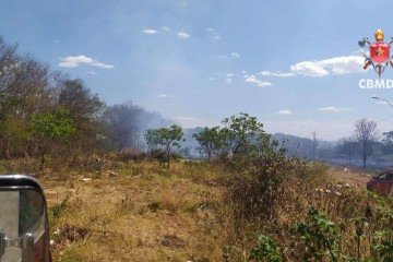 Incêndio atinge área de vegetação na Ponte Alta Norte do Gama - (crédito: CBMDF) Incêndio atinge área de vegetação na Ponte Alta Norte do Gama - (crédito: CBMDF)
