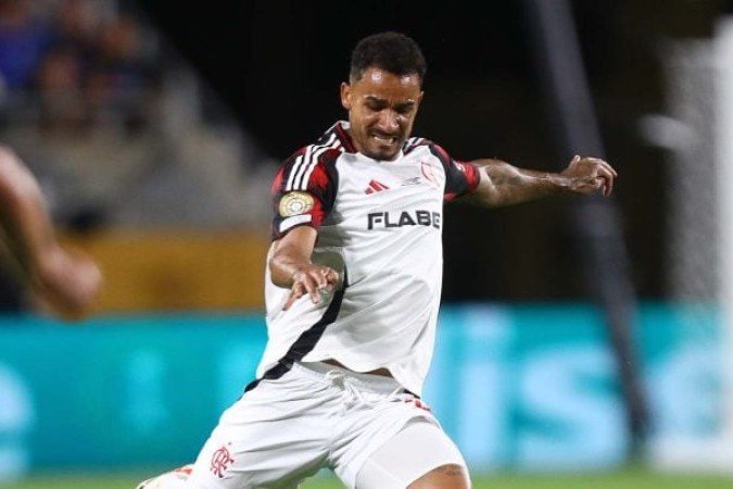 DANILO - Entrou no lugar de Leo Pereira no intervalo e como é praxe, mostrou qualidade nas antecipações e desarmes e não deu mole para disputar em velocidade, já que não tem o vigor do passado. Mandou bem NOTA 6,5. Foto: Gilvan de Souza/Flamengo