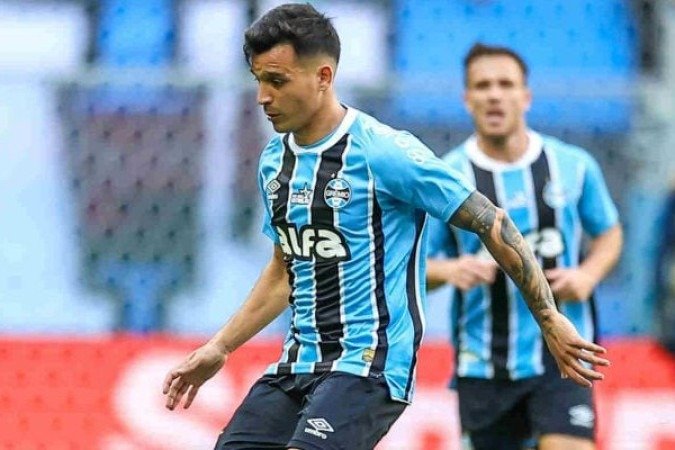 CRISTALDO - Entrou junto de Amuzu e foi o responsÃ¡vel pela excelente assistÃªncia para o segundo gol gremista no jogo. NOTA 7,0. Foto: LUCAS UEBEL/GREMIO FBPA