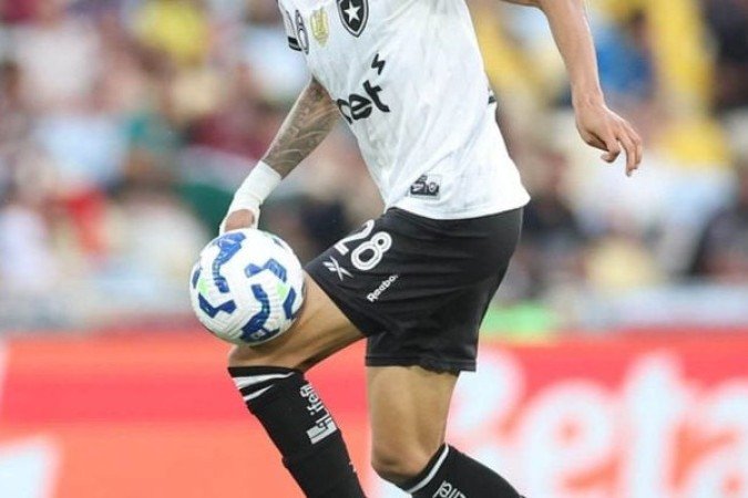 NEWTON - O melhor do meio de campo do Botafogo no primeiro tempo, distribuindo o jogo e quase fazendo um belo gol em chute de fora da área que foi no travessão. Caiu de intensidade no segundo tempo, mas conseguiu manter alguma regularidade NOTA 7,0. Foto: Vitor Silva/Botafogo