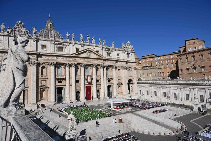  A view of St Peter?s Basilica as Pope Leo XIV celebrates the Jubilee mass for the catechist, in the Vatican on September 28, 2025. (Photo by Alberto PIZZOLI / AFP)       Caption 
