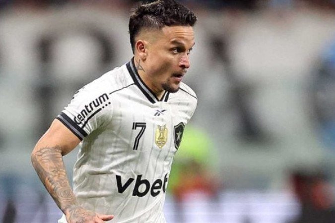 ARTUR  - Entrou no lugar de Savarino aos 18 da etapa final. Mas nÃ£o se saiu bem contra os marcadores. NOTA 5,0. Foto: Vitor Silva/Botafogo