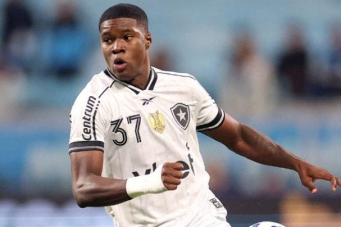 KADIR - O panamenho entrou na vaga de Santiago Rodríguez aos 36 minutos da etapa final e teve pouco tempo para mostrar o seu futebol NOTA 5,0. Foto: Vitor Silva/Botafogo