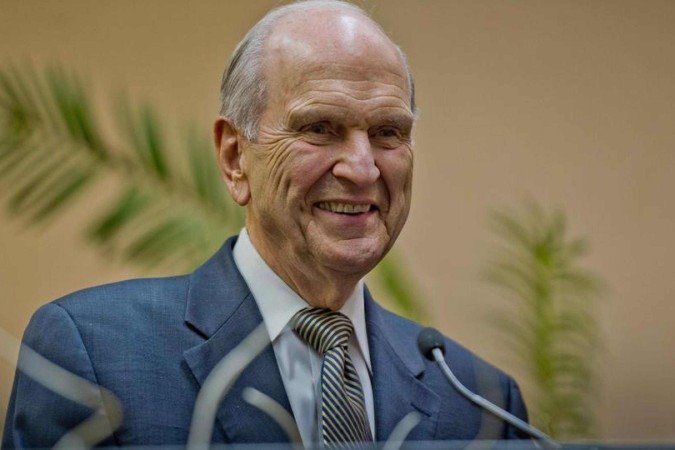 Élder Russell M. Nelson fala aos santos dos últimos dias na Alemanha em 11 de junho de 2013 -  (crédito: Tiziano Pezzetti)