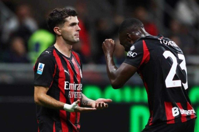 Pulisic comemora o gol marcado na vitória sobre o Napoli -  (crédito: Foto: Marco Luzzani/Getty Images)