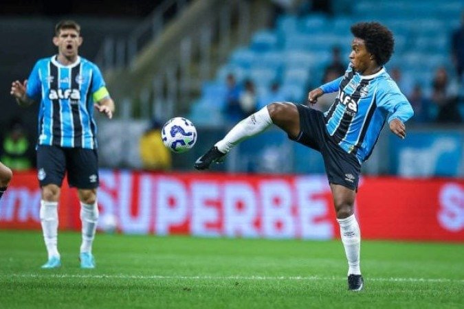 WILLIAN - Fazendo apenas seu terceiro jogo pelo GrÃªmio, se lesionou ainda aos 20'. Enquanto esteve em campo, se movimentava e buscava tabelas, mas nÃ£o contribuÃ­a tanto na recomposiÃ§Ã£o. NOTA 5,5. Foto: LUCAS UEBEL/GREMIO FBPA