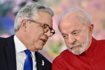 Ao lado de Padilha, Lula vai inaugurar a primeira unidade hospitalar da Bahia financiada pelo Novo PAC Saúde: o Hospital Regional Litoral Norte, em Alagoinhas - (crédito: AFP) Ao lado de Padilha, Lula vai inaugurar a primeira unidade hospitalar da Bahia financiada pelo Novo PAC Saúde: o Hospital Regional Litoral Norte, em Alagoinhas - (crédito: AFP)