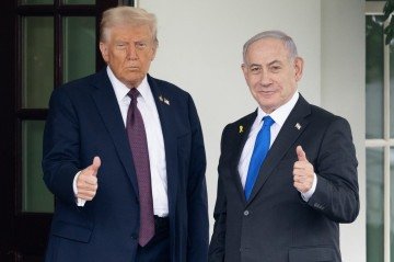 O presidente dos Estados Unidos, Donald Trump (esquerda), e o primeiro-ministro israelense, Benjamin Netanyahu  -  (crédito:  AFP)