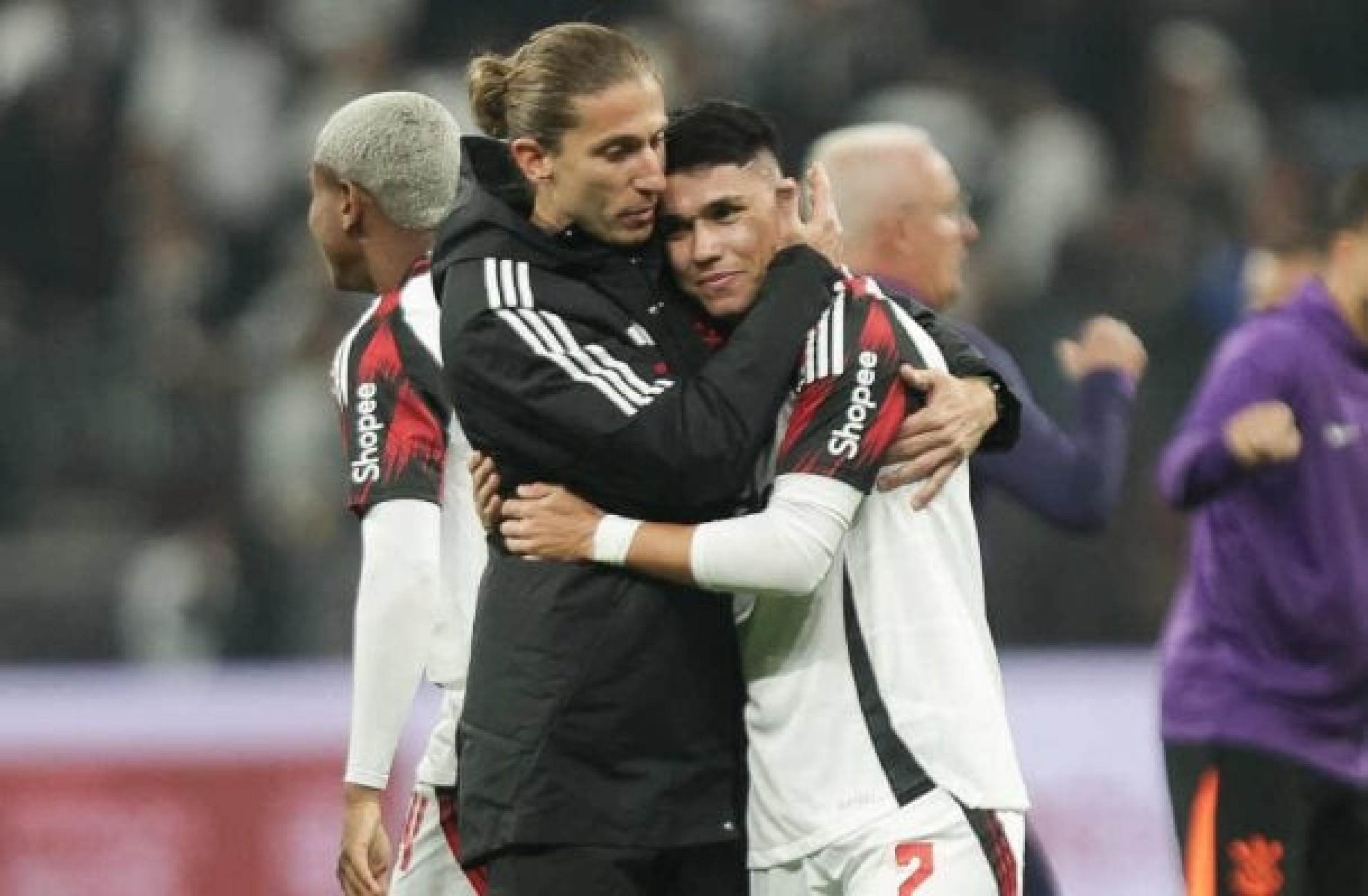 'Vitória fantástica': Filipe Luís destaca superação do Flamengo contra o Corinthians
