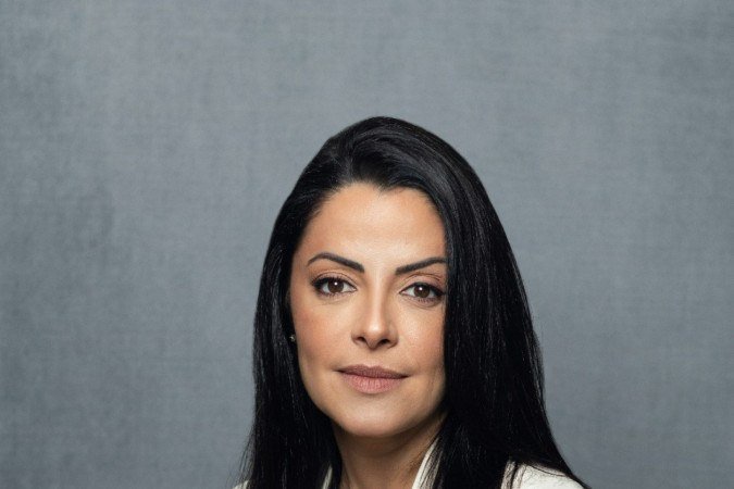  Eixo Capital. Elisa Alonso, advogada especializada em direito trabalhista e sócia do RCA Advogados. Formada em Direito pelo Centro Universitário de Brasília (CEUB), possui pós-graduação em Direito Público e Direito do Trabalho. Foi vice-presidente da Comissão de Direito do Trabalho da Ordem dos Advogados do Brasil no Distrito Federal (OAB-DF) e tem atuação ativa no Tribunal Superior do Trabalho (TST) -  (crédito:  Divulgação)