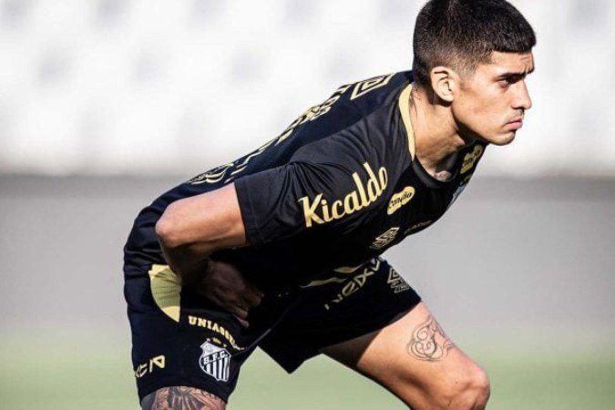 Jogador desfalcou o Peixe na última partida contra o Bragantino - (crédito: Foto: Raul Baretta/ Santos FC.) Jogador desfalcou o Peixe na última partida contra o Bragantino - (crédito: Foto: Raul Baretta/ Santos FC.)