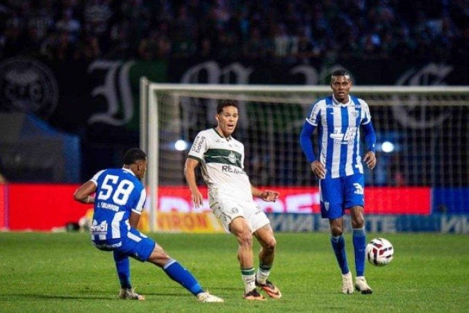Coritiba venceu o Avaí e assumiu a liderança da Série B do Brasileirão -  (crédito: Foto: JP Pacheco / Coritiba)