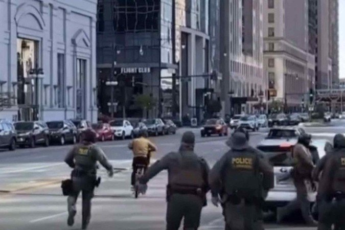 De bicicleta, entregador foge de agentes da imigração nos EUA 