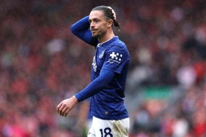 Grealish em ação com a camisa do Everton, da Inglaterra, na temporada -  (crédito: Foto: Stu Forster/Getty Images)