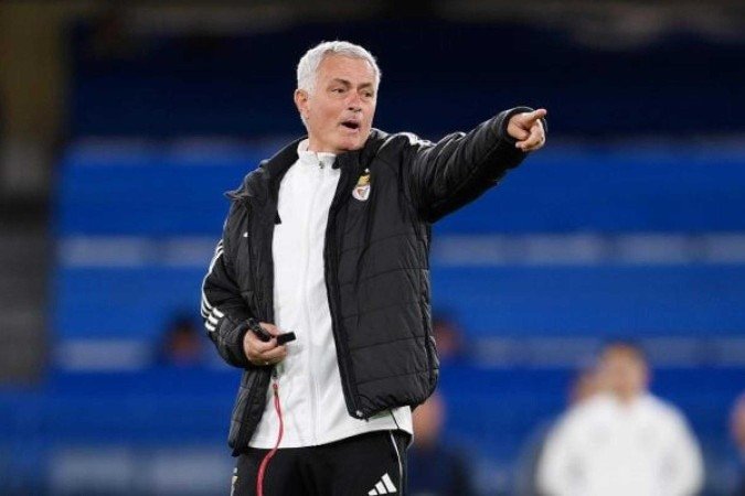 Mourinho comanda o treino de reconhecimento de campo do Benfica no Stamford Bridge -  (crédito: Foto: Alex Broadway/Getty Images)