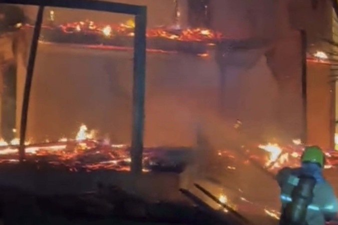 Casa pega fogo em área rural de São Sebastião
 -  (crédito: CBMDF/Divulgação)