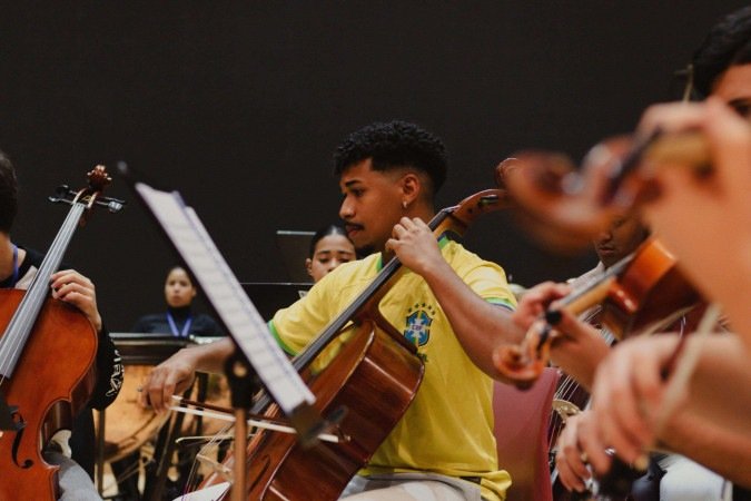 Músicos da Orquestra Criança Cidadã